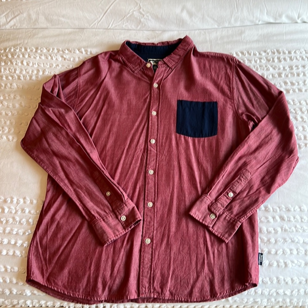Modern amusement, men’s button-down size extra large